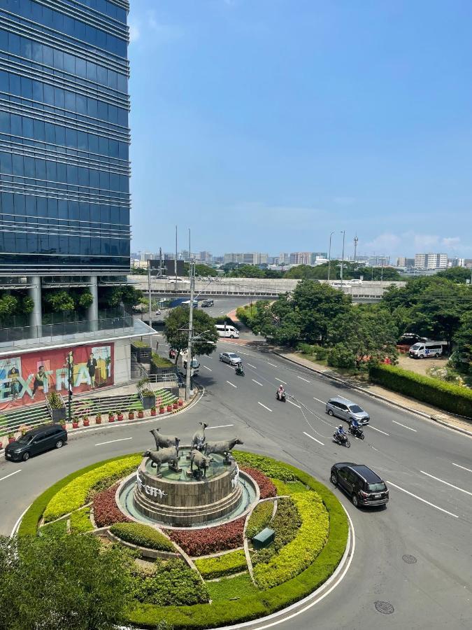 Apartment 4j North Wing - 150 Newport Boulevard, Near Terminal3 Airport